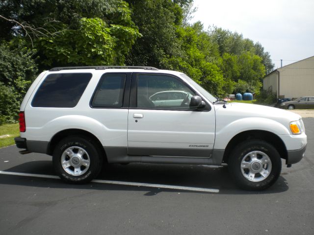 Ford Explorer Sport 2001 photo 2