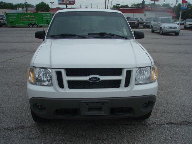 Ford Explorer Sport 2001 photo 1