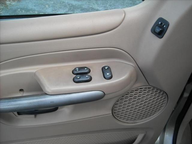 Ford Explorer Sport 2001 photo 4