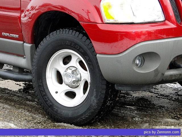 Ford Explorer Sport 2001 photo 2