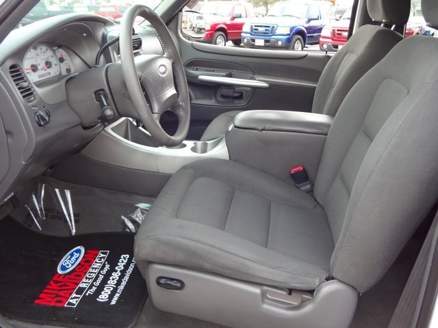 Ford Explorer Sport 2001 photo 2