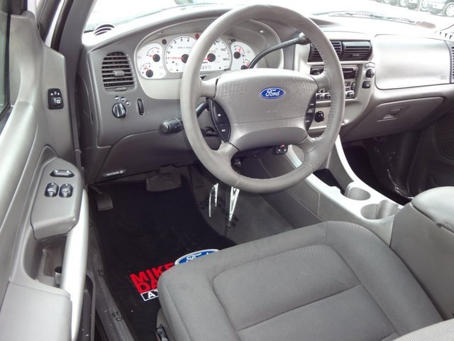 Ford Explorer Sport 2001 photo 4