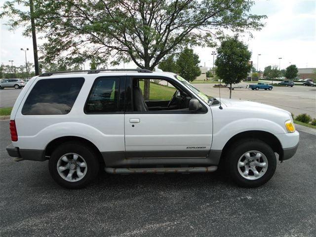Ford Explorer Sport 2001 photo 2