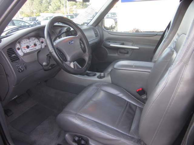 Ford Explorer Sport 2001 photo 2