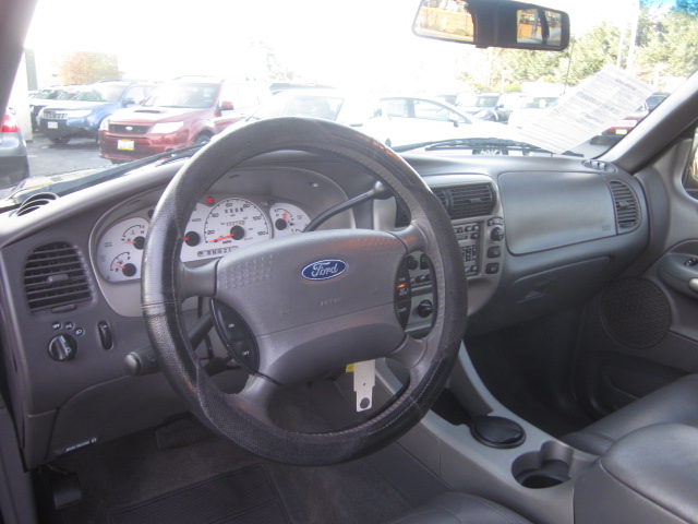 Ford Explorer Sport 2001 photo 3