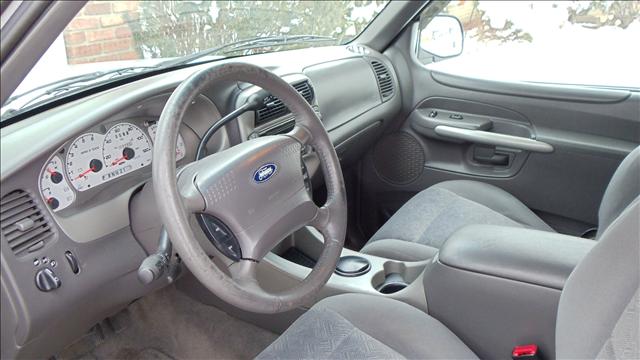 Ford Explorer Sport 2001 photo 1