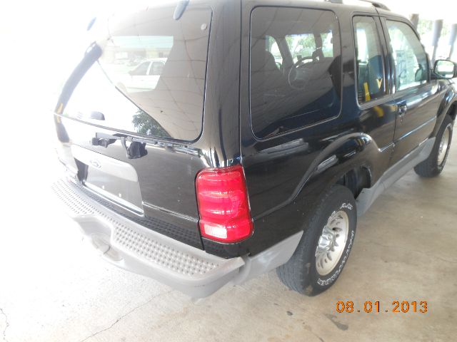 Ford Explorer Sport 2001 photo 2