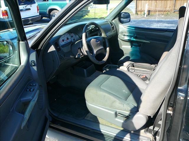 Ford Explorer Sport 2001 photo 2