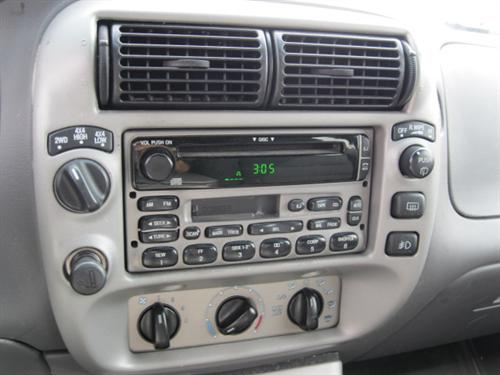 Ford Explorer Sport 2002 photo 2