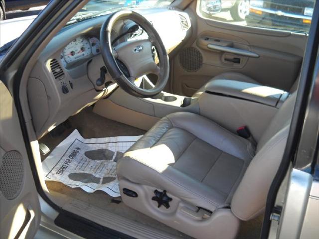 Ford Explorer Sport 2002 photo 2