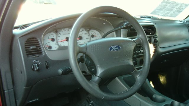 Ford Explorer Sport 2002 photo 2
