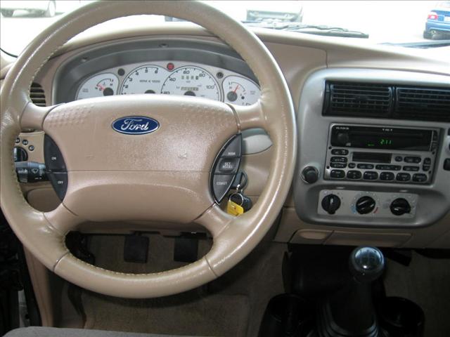 Ford Explorer Sport 2002 photo 2