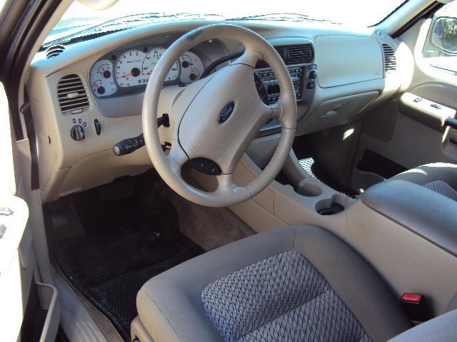 Ford Explorer Sport 2002 photo 2