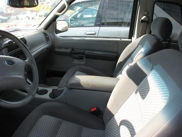 Ford Explorer Sport 2002 photo 2