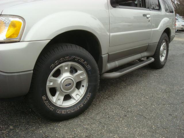 Ford Explorer Sport 2003 photo 3
