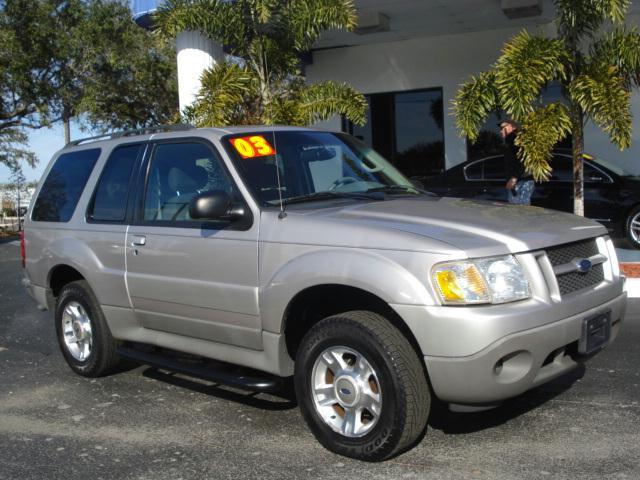 Ford Explorer Sport 2003 photo 2