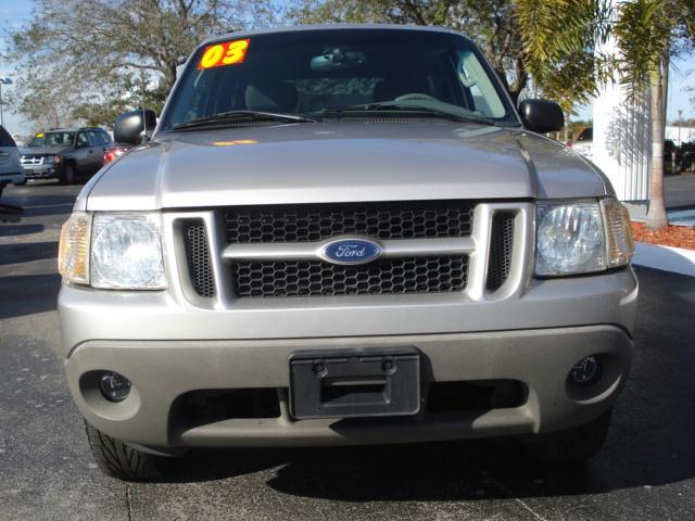 Ford Explorer Sport 2003 photo 3