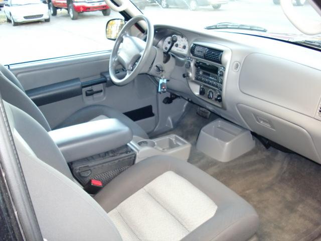 Ford Explorer Sport 2003 photo 2
