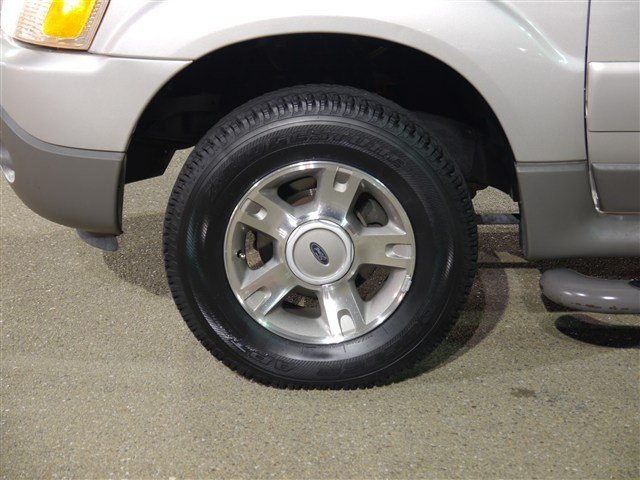 Ford Explorer Sport 2003 photo 2