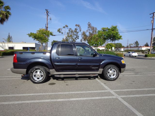Ford Explorer Sport Trac 2001 photo 2