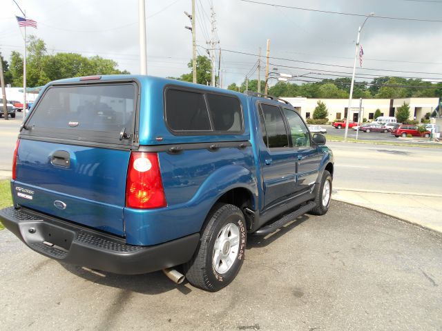 Ford Explorer Sport Trac 2001 photo 1