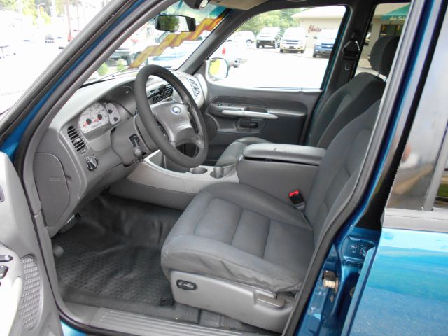 Ford Explorer Sport Trac 2001 photo 2