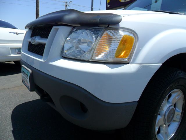 Ford Explorer Sport Trac 2001 photo 2