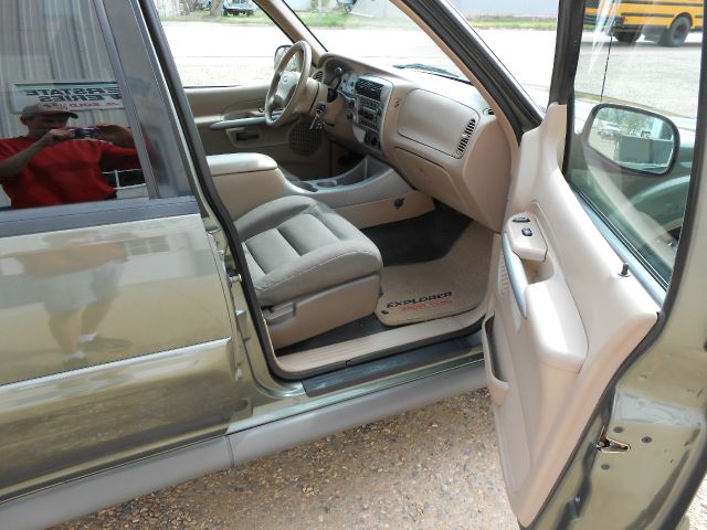 Ford Explorer Sport Trac 2001 photo 2