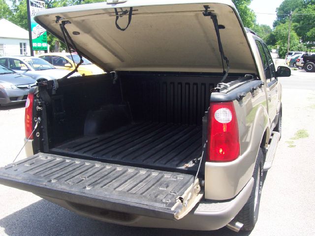 Ford Explorer Sport Trac 2001 photo 17