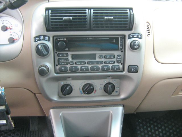 Ford Explorer Sport Trac 2001 photo 8