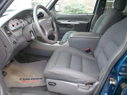 Ford Explorer Sport Trac 2002 photo 1