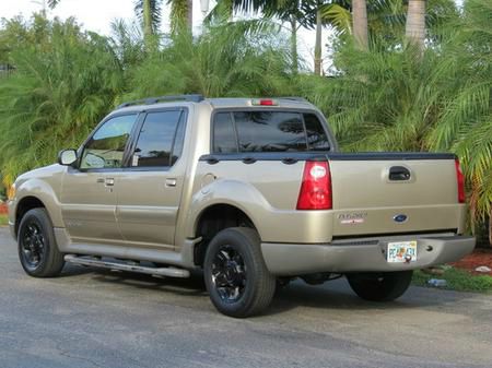 Ford Explorer Sport Trac 2002 photo 1