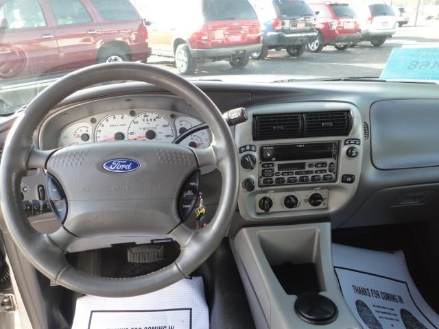Ford Explorer Sport Trac 2002 photo 2