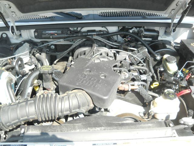 Ford Explorer Sport Trac 2002 photo 2