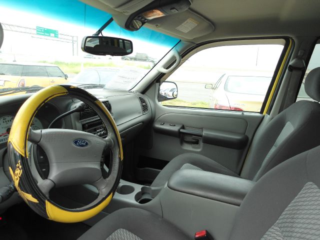 Ford Explorer Sport Trac 2003 photo 2