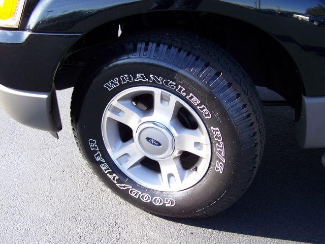 Ford Explorer Sport Trac 2003 photo 2