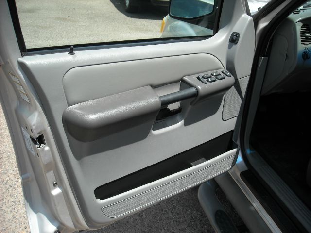 Ford Explorer Sport Trac 2003 photo 12