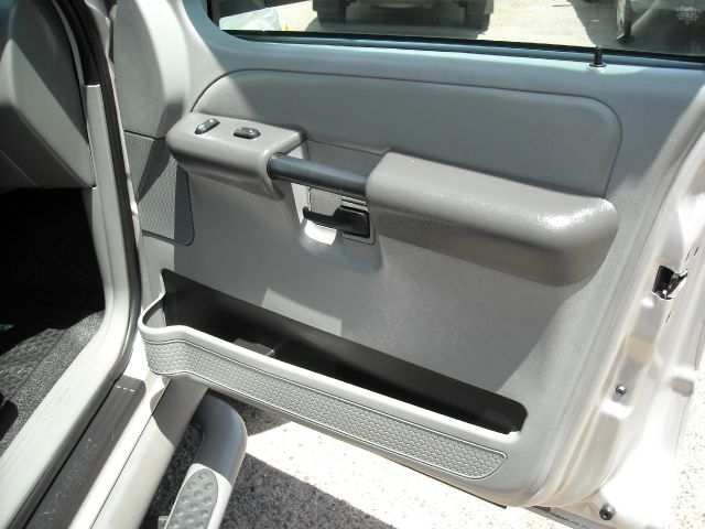 Ford Explorer Sport Trac 2003 photo 2