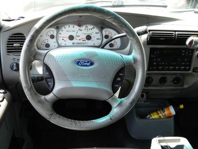Ford Explorer Sport Trac 2003 photo 2