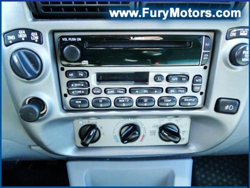 Ford Explorer Sport Trac 2003 photo 2