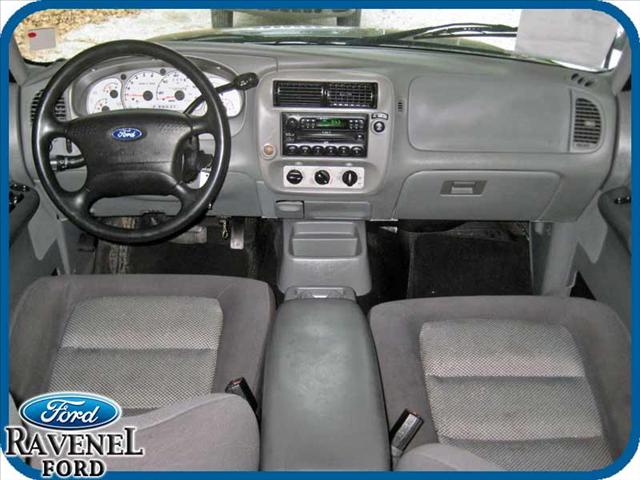 Ford Explorer Sport Trac 2003 photo 3