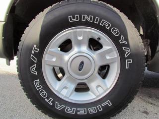 Ford Explorer Sport Trac 2004 photo 2