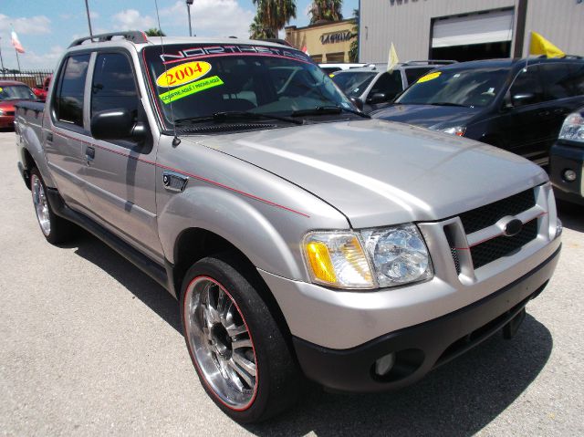 Ford Explorer Sport Trac 2004 photo 1