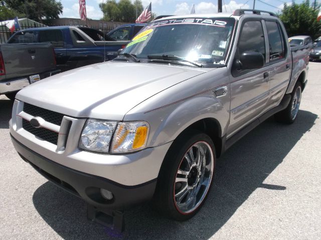 Ford Explorer Sport Trac 2004 photo 2