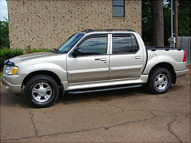 Ford Explorer Sport Trac 2004 photo 1