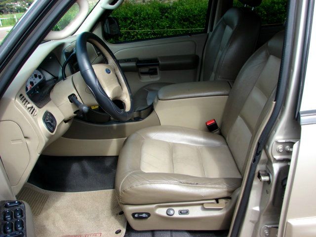 Ford Explorer Sport Trac 2004 photo 2