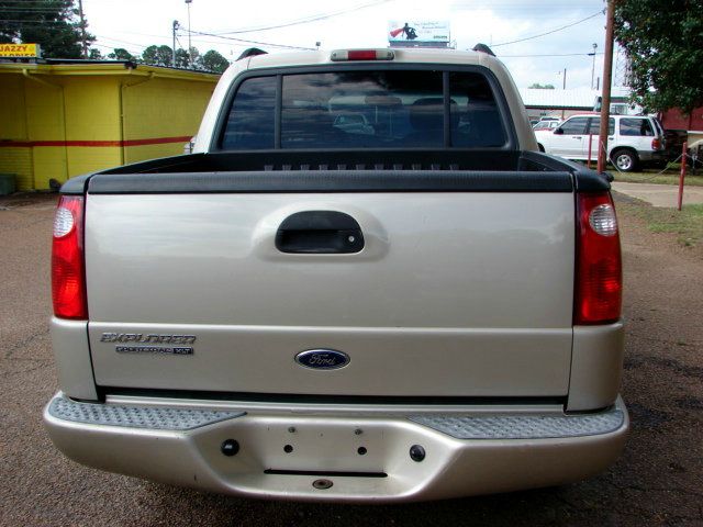 Ford Explorer Sport Trac 2004 photo 26