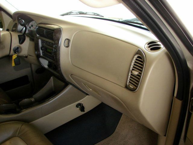 Ford Explorer Sport Trac 2004 photo 5