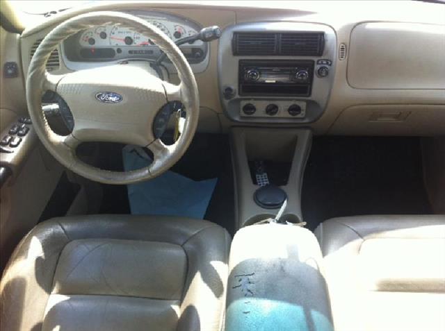 Ford Explorer Sport Trac 2004 photo 1