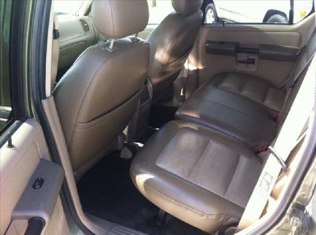 Ford Explorer Sport Trac 2004 photo 2